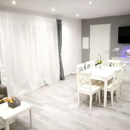 Holiday Home Les Grives, Impasse Charre 別荘 ラシオタ