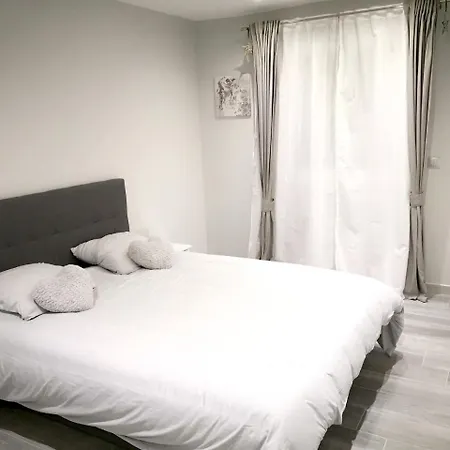 Holiday Home Les Grives, Impasse Charre 別荘 ラシオタ